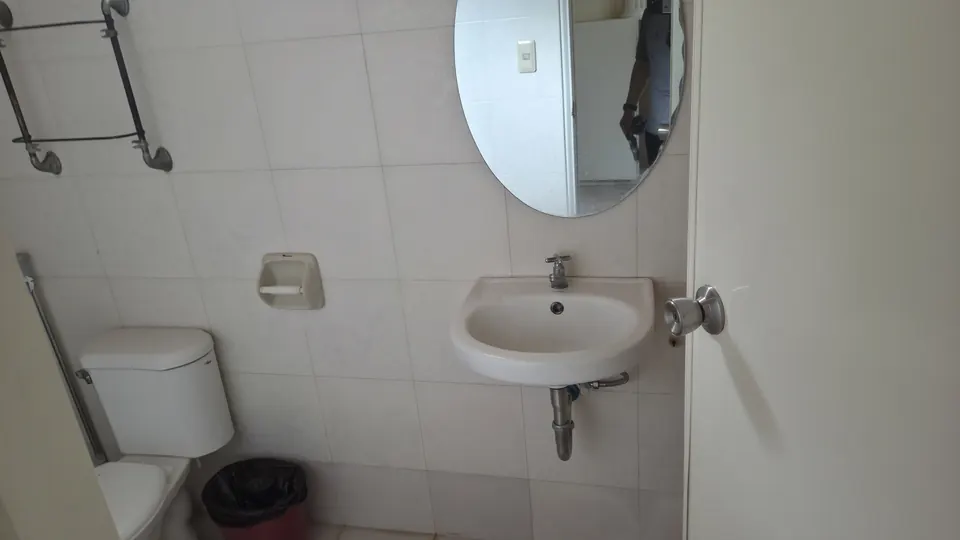 Kampus Kalikasan, Filipina — Bilik mandi