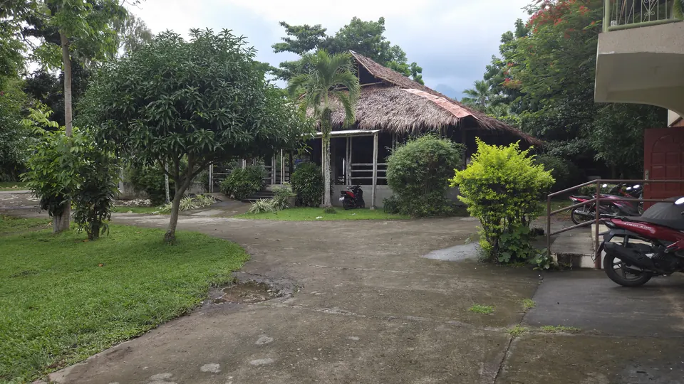 Kampus Kalikasan, Filipina — Kawasan luar dan taman